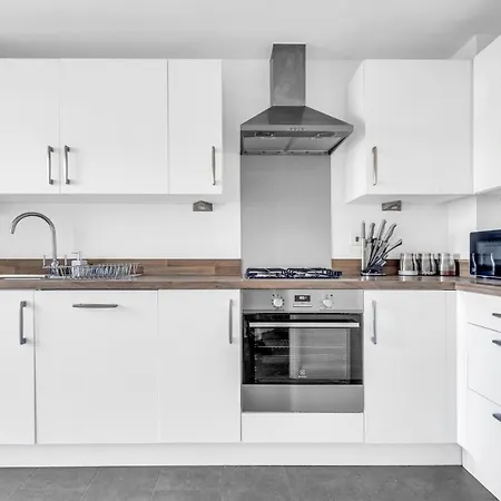 Centre 3 Bedroom House - Family & Business - Demha Nights