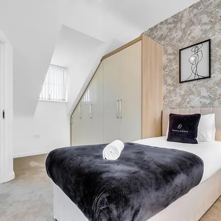 Centre 3 Bedroom House - Family & Business - Demha Nights