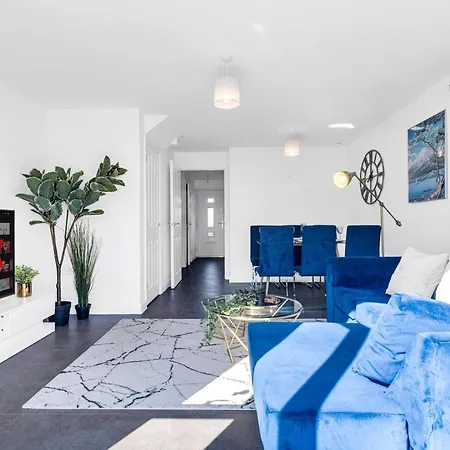 Centre 3 Bedroom House - Family & Business - Demha Nights *