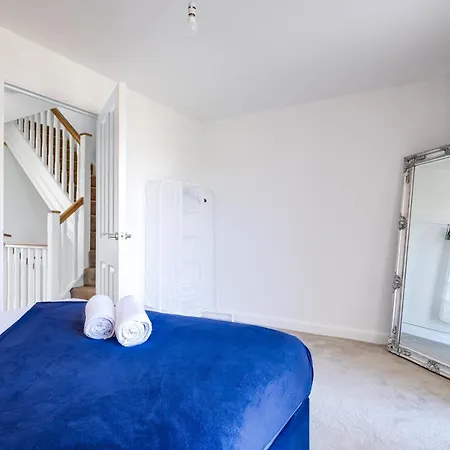Centre 3 Bedroom House - Family & Business - Demha Nights