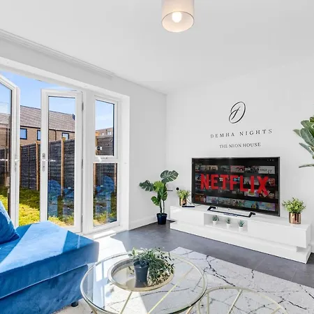 Centre 3 Bedroom House - Family & Business - Demha Nights *