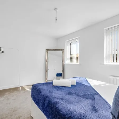 Centre 3 Bedroom House - Family & Business - Demha Nights Villa Birmingham