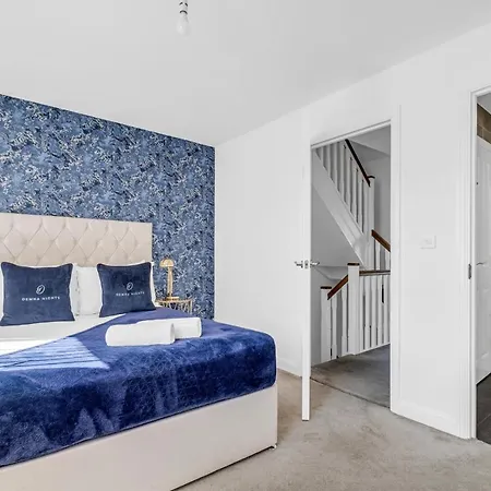 Centre 3 Bedroom House - Family & Business - Demha Nights Villa Birmingham
